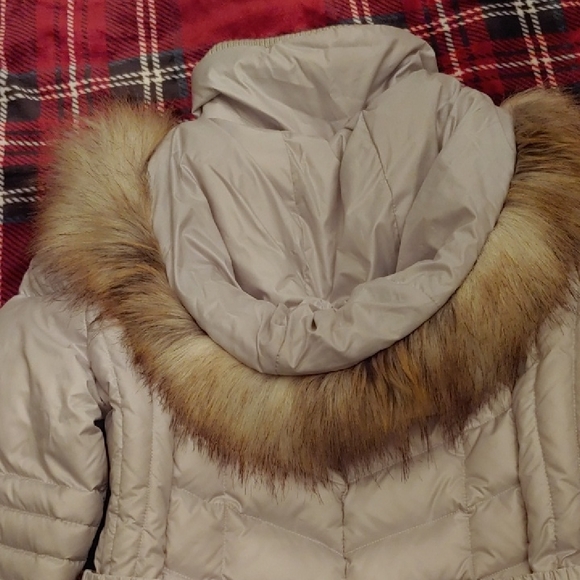 Cream Puffer Jacket with Hood and Belt - Picture 4 of 6
